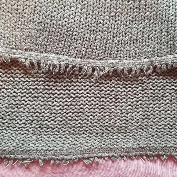 Pullover V-Neck Sweater - Picture 4 of 11